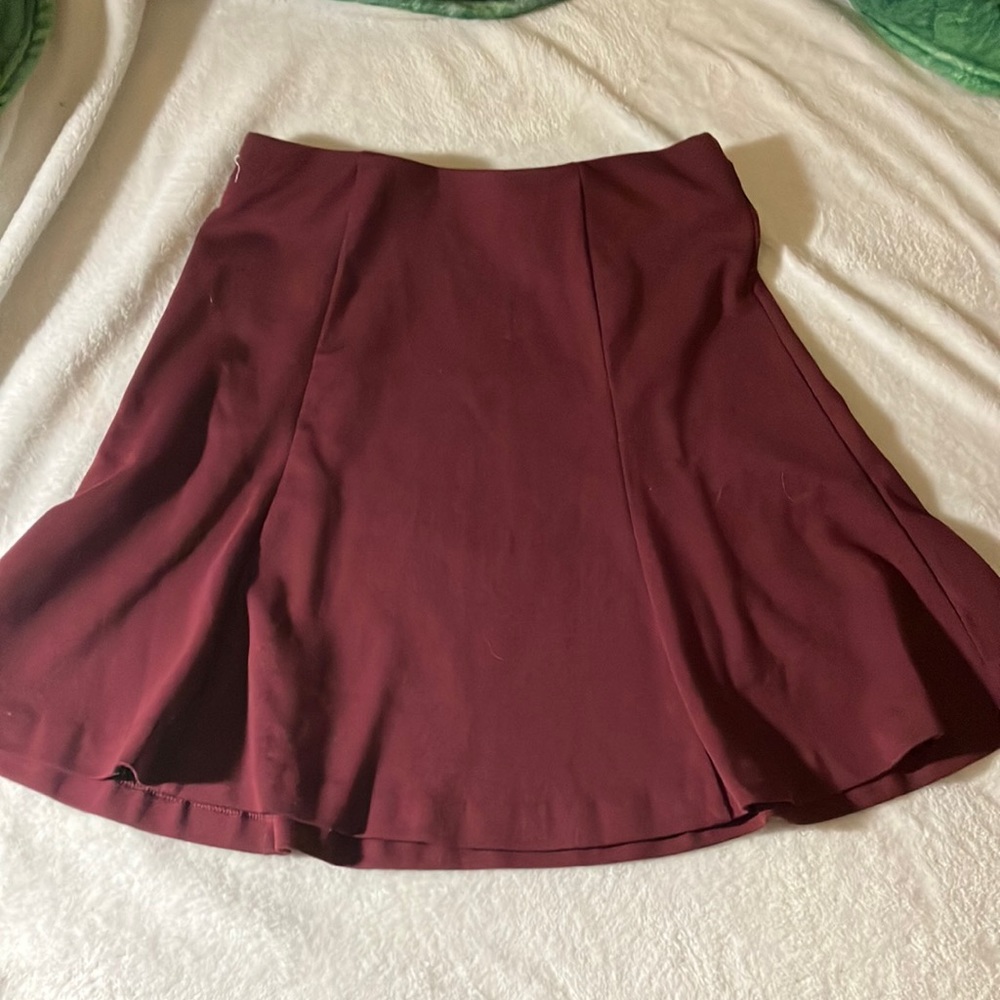 Elastic maroon Skirt